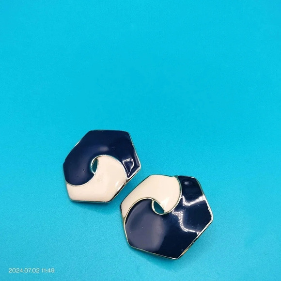 Vintage Octagon Blue Cream Enamel Swirl Clip On Earrings Retro Boho - Picture 3 of 8